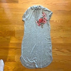 Comfortable Gray Minidress with Rose Embroidery